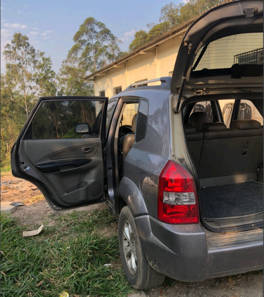 A) VEÍCULO DE PLACA FMB 9957, RENAVAM: 00593680120, CPF DO PROPRIETÁRIO: 261.584.708-21. DESCRIÇÃO: uma camioneta marca/modelo I/DODGE JOURNEY R/T, na cor branca, gasolina, ano de fabricação/modelo 2013/2014. Conforme certificado pelo oficial de justiça em 12/09/2018: em perfeito funcionamento